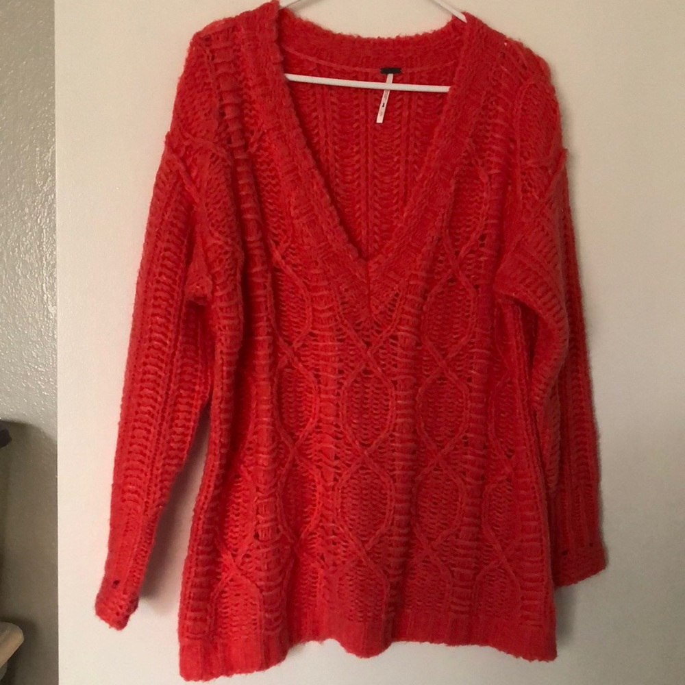 Free people over sized V neck coral knit sweater size s/p